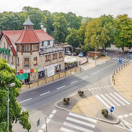 Plac Neptuna, Sun & Snow מידזיזדרויה