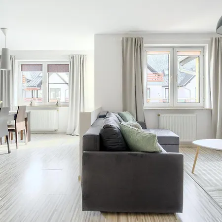 Plac Neptuna, Sun & Snow