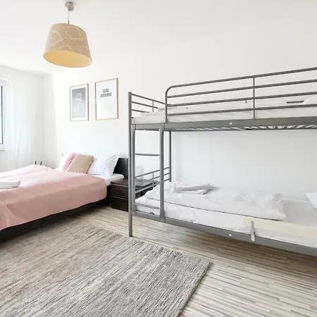 Plac Neptuna, Sun & Snow *