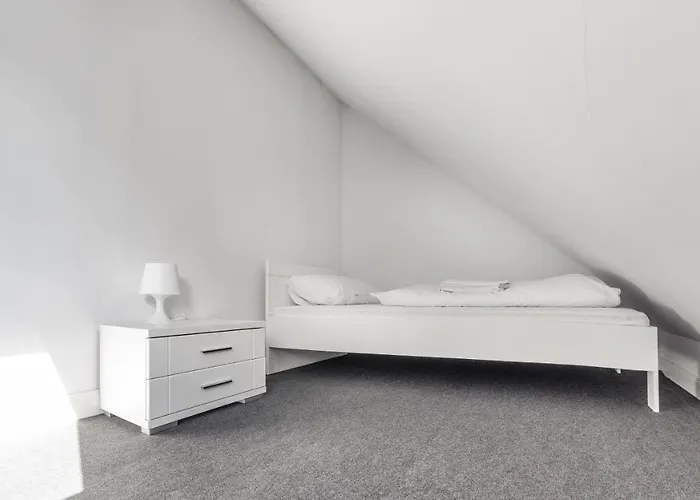 Plac Neptuna, Sun & Snow