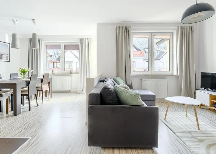 Plac Neptuna, Sun & Snow