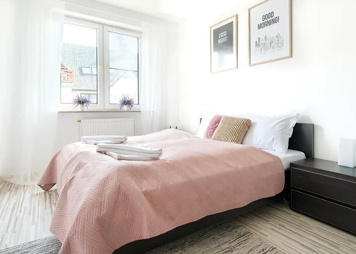 Plac Neptuna, Sun & Snow *