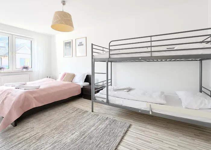 Plac Neptuna, Sun & Snow *